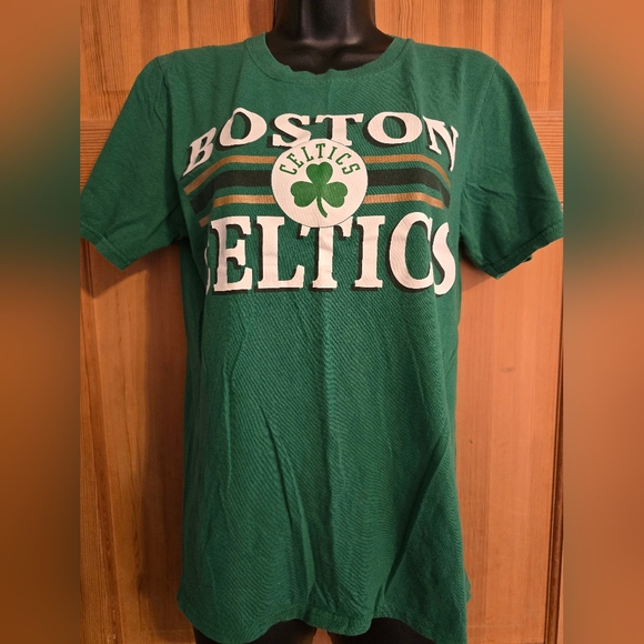 NBA Tops - NBA Boston Celtics Green Tee Basketball Size Small TD Garden